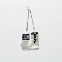 Сувенірна рукавичка Leone White