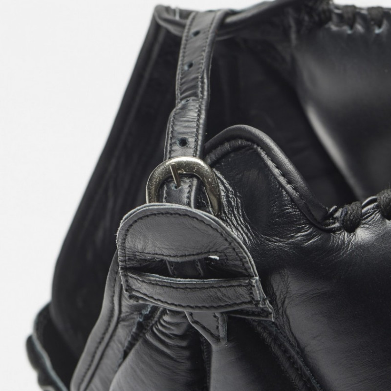 Боксерський шолом з бампером Leone Greatest Black S/M